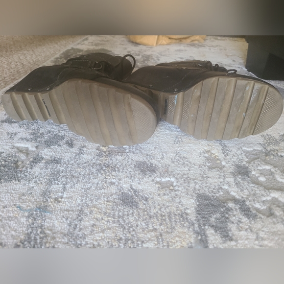 Grey/ black Sorel boots, sz 6.5, lace up, rubber sole. Was $200 - Picture 5 of 6